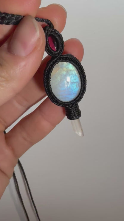 Micro macrame pendant | Garnet, Moonstone & Quartz