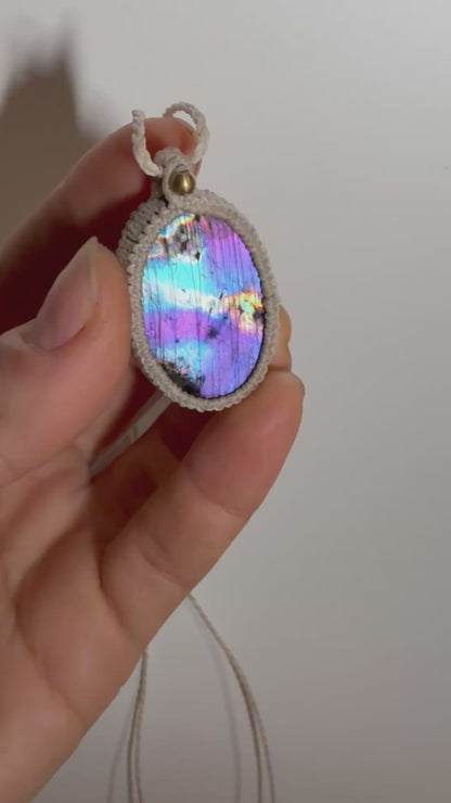 Micro macrame pendant | Cosmic Labradorite