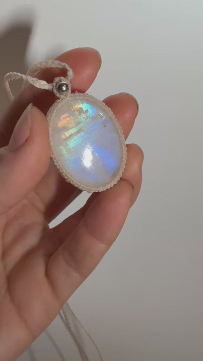Micro macrame pendant | Moonstone