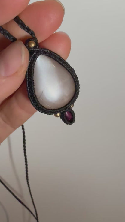 Micro macrame pendant | Peach Moonstone & Garnet