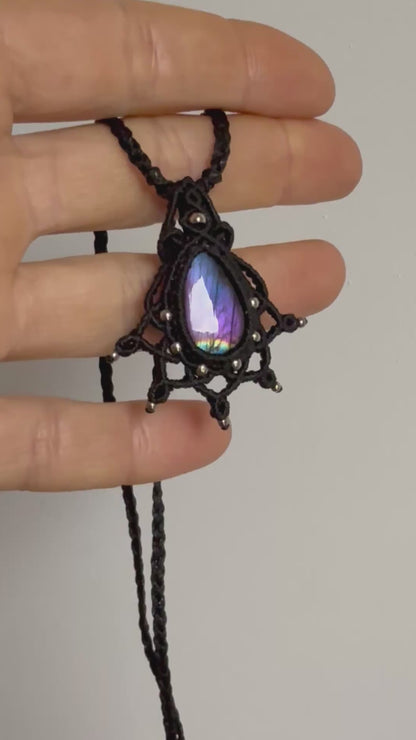 Macrame pendant | Purple Labradorite