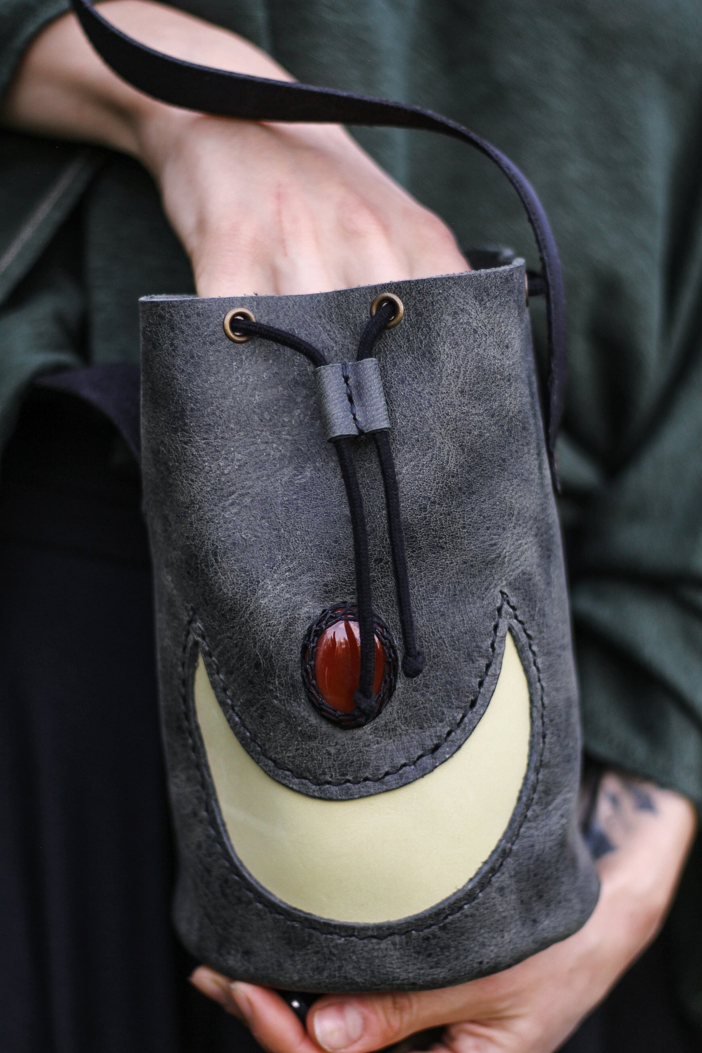 Moon shoulder bag | Green