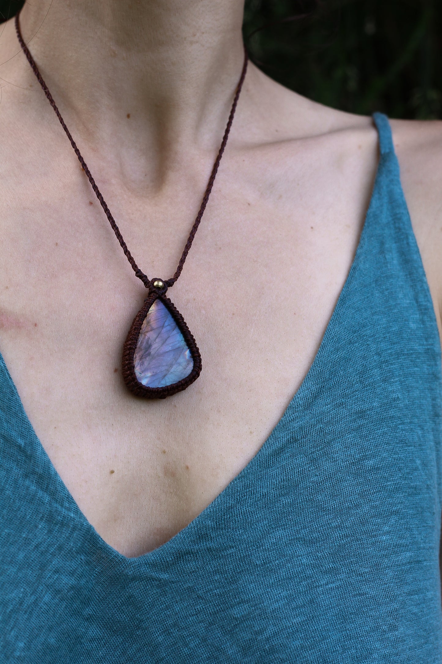 Assymetric pendant | Rainbow labradorite