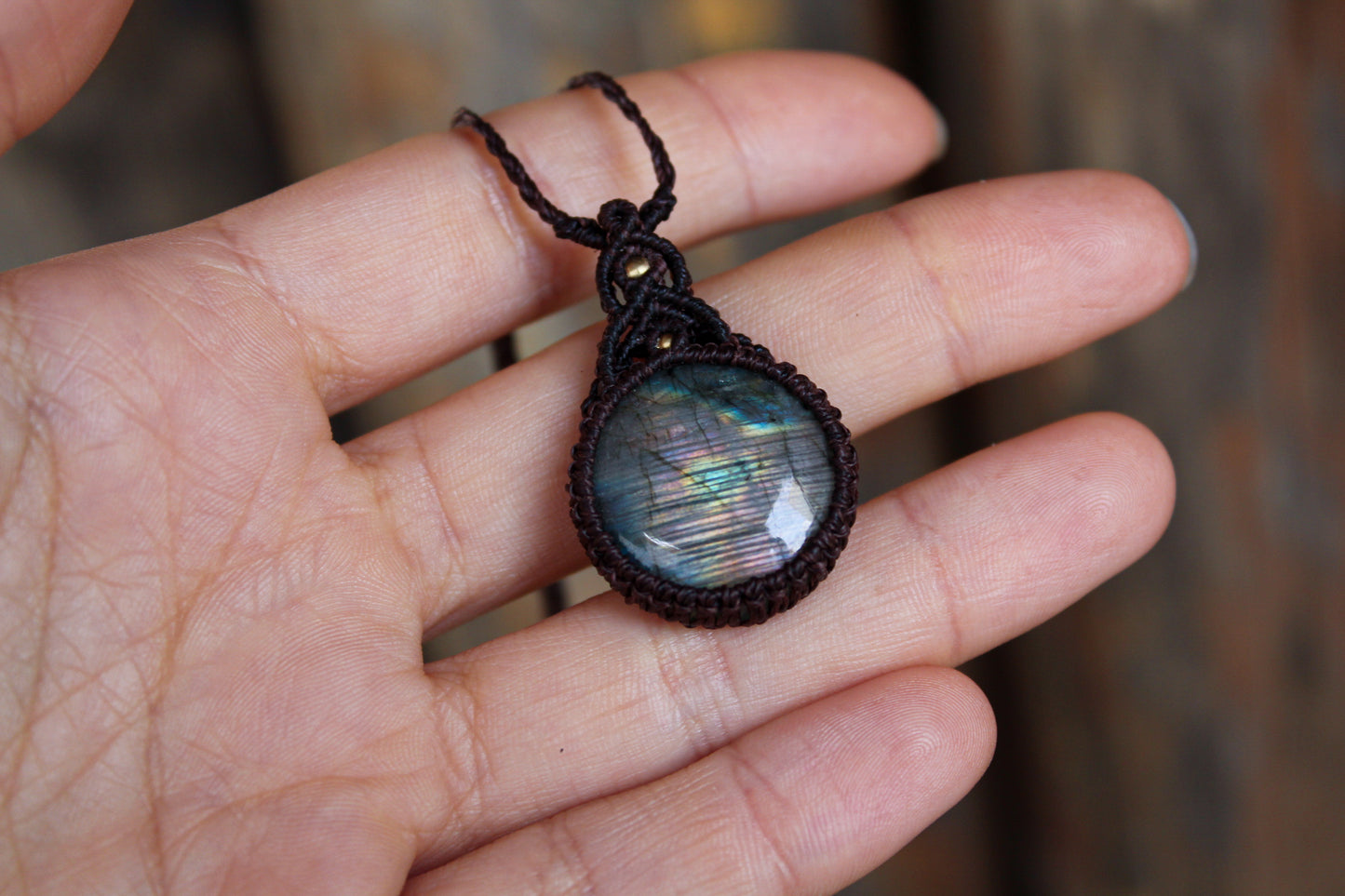 Micro macrame pendant | Labradorite