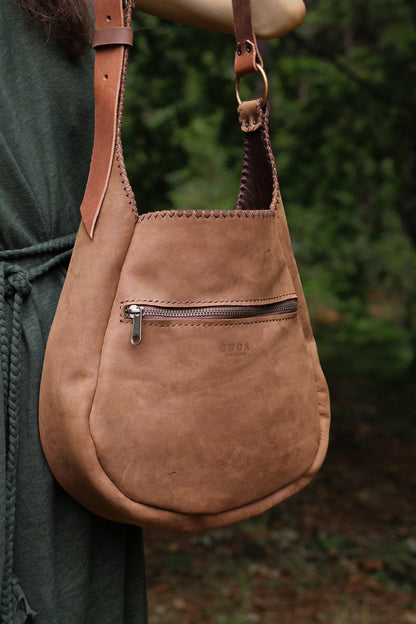 Big moon shoulder bag | Light Brown