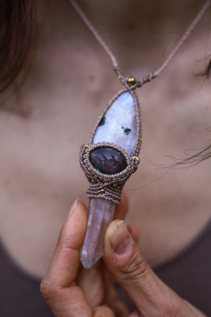 Macrame pendant | Labradorite, Moonstone & Quartz