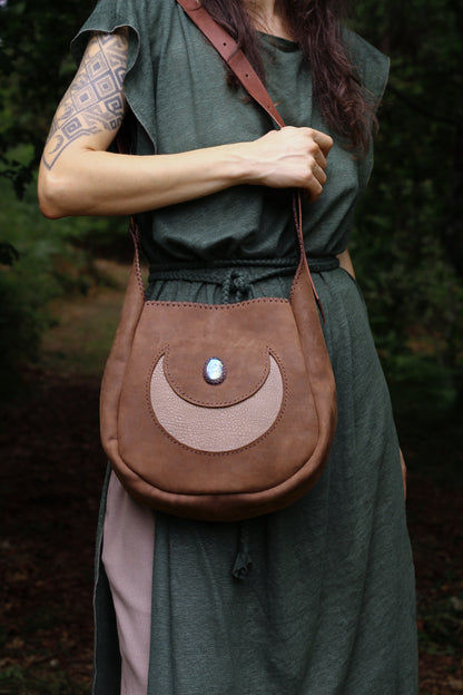 Big moon shoulder bag | Light Brown