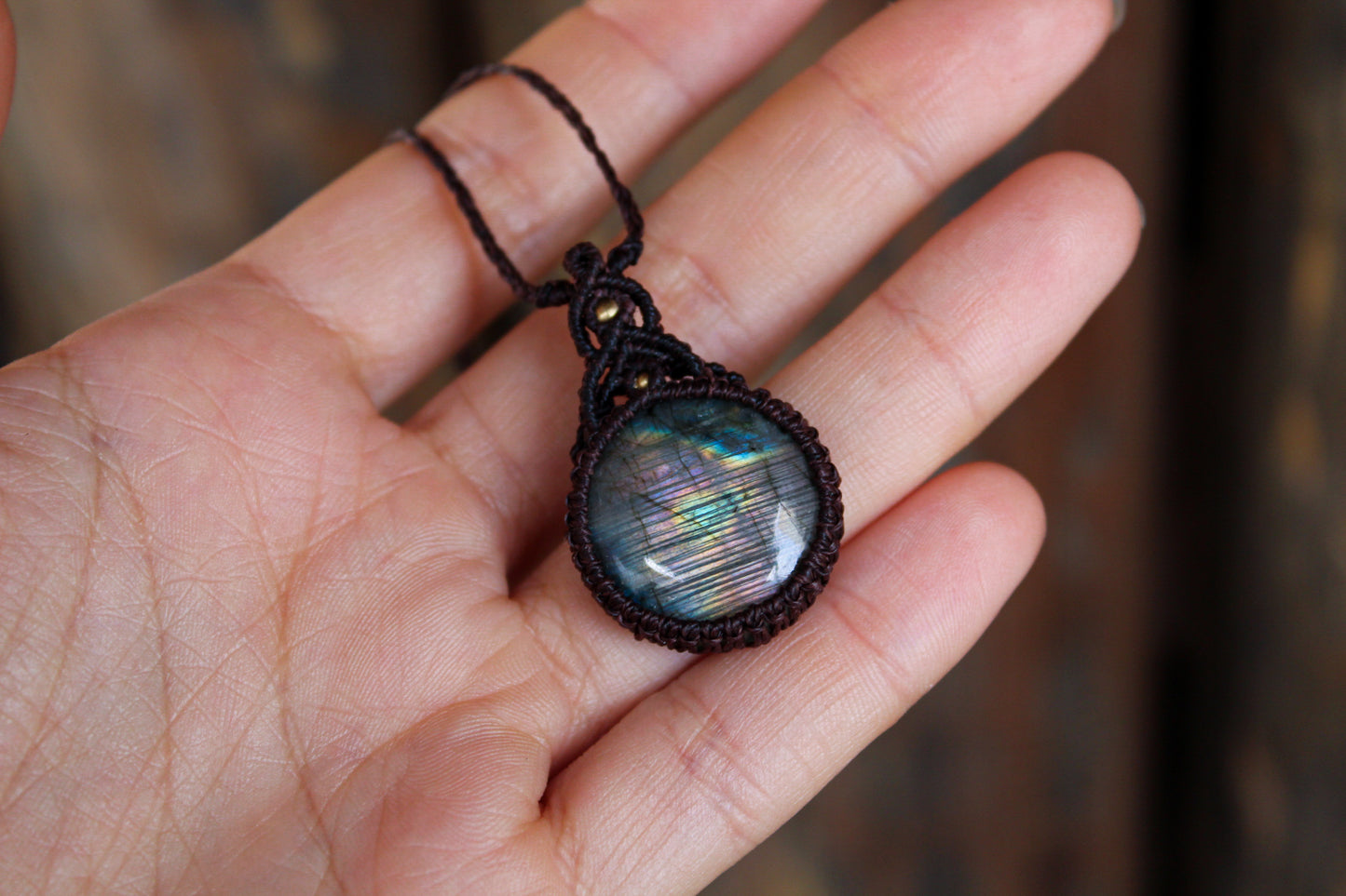 Micro macrame pendant | Labradorite