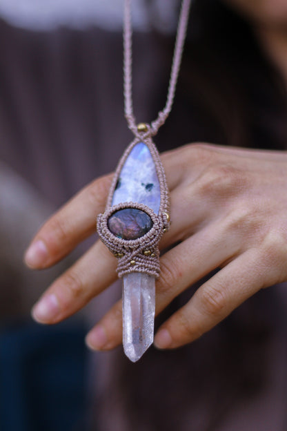 Macrame pendant | Labradorite, Moonstone & Quartz