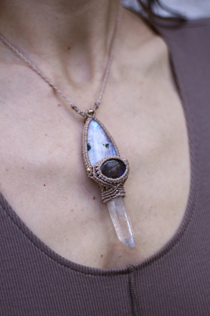 Macrame pendant | Labradorite, Moonstone & Quartz