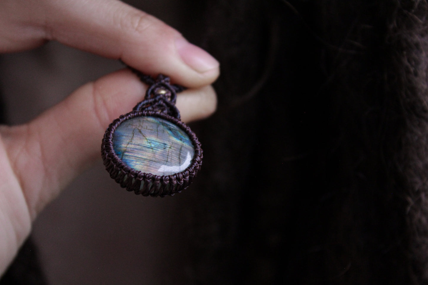 Micro macrame pendant | Labradorite