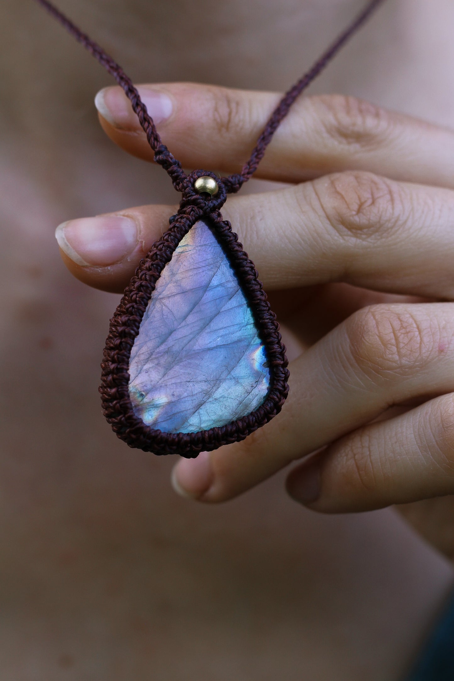 Assymetric pendant | Rainbow labradorite