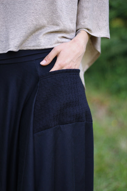 EARTH Skirt | Black