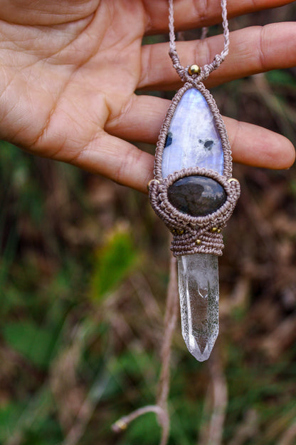 Macrame pendant | Labradorite, Moonstone & Quartz